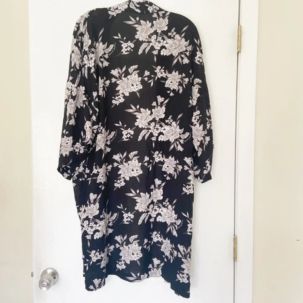 Spiritual Gangster Black Floral Maya Kimono - Picture 8 of 10